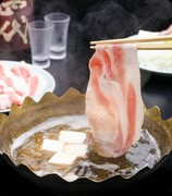 Ginza Mochifuji_A hearty "Pork Shabu-Shabu Course" with 6 satisfying dishes