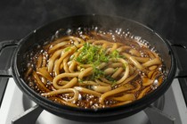  最后奉上乌冬面，配上生鸡蛋（龙蛋）。 