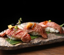Kobe Beef Teppan Steak Sayaka_Enjoy the taste of different parts of the finest Kobe beef in sushi. The luxurious "Kobe Beef Sushi 3 Pieces"