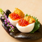 Zenseki Koshitsu Izakaya Kyushu Washoku HASSHU Nakasu Branch_Sea urchin and egg with salmon roe