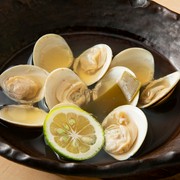 Zenseki Koshitsu Izakaya Kyushu Wasyoku HASSHU Nakasu Branch_Sake steamed clams