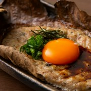 Zenseki Koshitsu Izakaya Kyushu Wasyoku HASSHU Nakasu Branch_[Chicken] Chicken meatballs grilled on a magnolia leaf