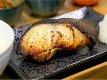 Unagi House Shinoya_"Gindara Saikyo-yaki Set Meal" where the flesh of the silver cod is grilled over charcoal until it is plump and fragrant.