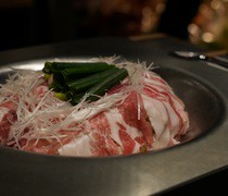 Takiniku Ryochan_Takiniku/Cooked meat WAGYU & AGU - Luxurious half & half pot for those wanting to eat Wagyu and pork!