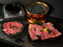 Matsunaga Wagyu Yakiniku Gion Kujyo_6 types of grilled meat + 2 types of beef hotpot