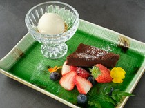 Matsunaga Wagyu Yakiniku Gion Kujyo_Raw chocolate cake with yuzu sorbet