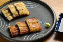 Kansaifu Jiyaki Unagi to Hitsumabushi Amanohaku_Red and white assortment (one fish)