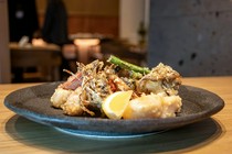 粋庵  _在轻松的氛围中享用我们厨师的“Omakase 套餐：时令天妇罗”正宗日本料理