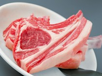 Kiwami Salt Aging Genghis Khan Yuuhi_Lamb chops with bones - Super satisfying! Take a big bite.