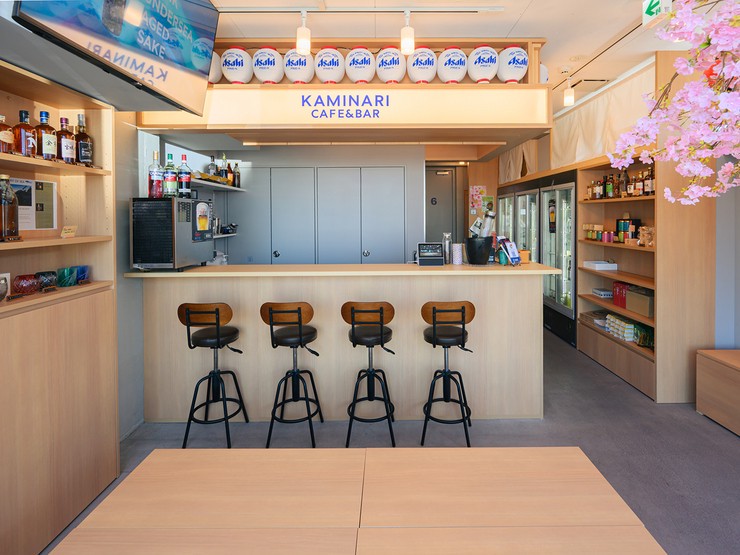 KAMINARI CAFE&BAR floor