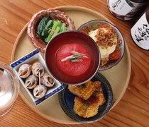 Nishiazabu Maruoro_Assorted Appetizers - Start your experience here. You can savor a variety of items that showcase the restaurant's commitment.