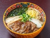  가게 오리지널 간판 메뉴. 깔끔하면서도 풍부한 감칠맛과 깊은 맛을 즐길 수 있는 일품 '츠키요 소바' 