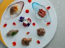  凝聚着厨师心血的“神户牛肉蔬菜拼盘” 