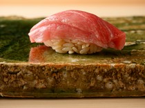  오토로의 순수한 감칠맛만을 즐기는 “오토로 발리기” 