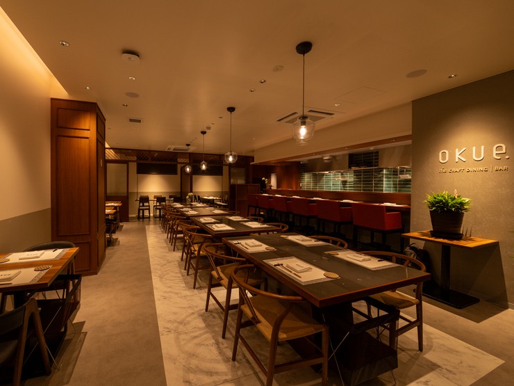 the CRAFT DINING BAR OKUe. floor