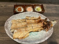  Grilled eel (half a whole) 