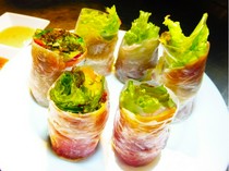  義大利燻火腿沙拉春捲 