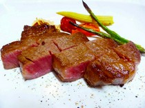  每一次咀嚼都能感受到神戶牛的極致美味，餘韻無窮的「神戶牛菲力牛排」 