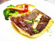  白葡萄酒汁煎鯛魚 