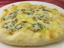  戈貢佐拉起司蘑菇披薩 