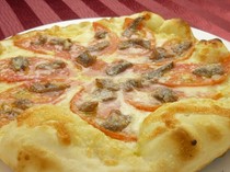  鳳尾魚番茄披薩 