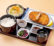  在北广岛町的自然环境中孕育而成的旅途犒赏“‘广岛笹百合三元猪’炸里脊猪排定食” 