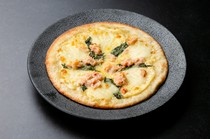  Crab and shiso leaf mayonnaise pizza 