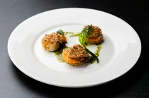  3 scallops baked with herb breadcrumbs 