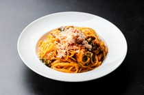 Rich tomato cream pasta with crab and bacon 