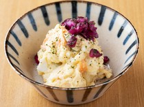  비가 오는 맑은 감자 샐러드 