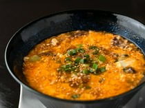  딱 좋은 매콤함이 식욕을 돋우고 먹을수록 맛이 퍼지는 "육개장" 