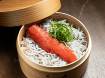  银鱼和辣味鳕鱼籽饭 