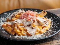  White Carbonara with Prosciutto and Mushrooms - a popular dish with rich flavors, chewy pasta and rich sauce 