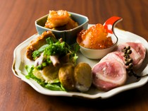  多彩风味，少量多种的“前菜五拼” 