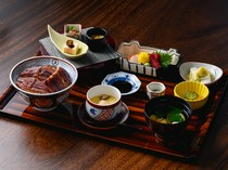  一顿身心皆享的奢华盛宴。推荐套餐“顶级鳗鱼套餐” 