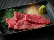  Specialty Kobe Beef Sashimi - goes perfectly with drinks. A popular dish that lets guests directly enjoy the appeal of Kobe beef 