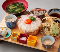  Enjoy fresh sea bream and freshly fried tempura! 'Sea Bream Set Meal, Type 2' 