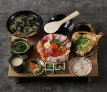  A generous serving of popular seafood. 'Otherworldly Delights Set Meal, Type 2' 