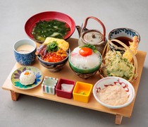  Enjoy the luxurious taste of two kinds of eel and sea bream with the "Two-Type Tasting Set Meal - White Type". 