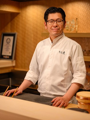 스시우니토라_Koichi Watanabe