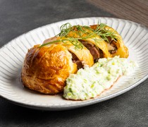  농후한 시라코와 오리의 맛이 짜내는, 호화스러운 미각 체험 “마그레·카나르와 복어 시라코의 파이 소포” 