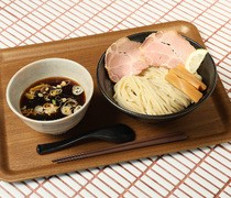  간장과 일본식 국물의 깔끔한 뒷맛을 즐길 수 있는 '담려 일본식 간장 츠케멘 가미모리(200g) or 다이모리(300g)' 