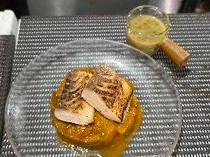  류큐 삼나무 밀기울 콩피와 구운 가지 토마토 조림 쿠스쿠스 
