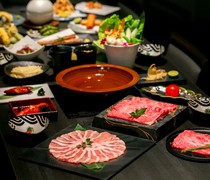  “福冈全套套餐”让您尽享九州的丰盛美味，包括 A5 级黑毛和牛和福屋的高级明太子（辣鳕鱼子）。 