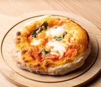  밀의 단맛과 쫄깃한 느낌이 쌓이지 않는다. 손수 만들기를 고집한 「마르게리타」 