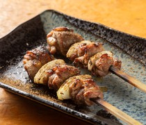  양질의 지방의 감칠맛과 제대로 된 식감을 만끽하는 「야키토리(부모)」 