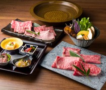  Enjoy the delicious flavor of Kumamoto Akaushi beef in a shabu-shabu style. Savor the "Kasumi" cut (meat/approx. 240g) with ponzu sauce and a special sesame paste dipping sauce. 