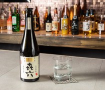  這家店出售的紅薯燒酒「（Imo）Kiroku」與店主的名字相同。 