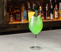  精心調製的原創雞尾酒，完美契合您的心情或特殊場合。 