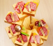 Cow specialty store Itamae Yakiniku Ichigyu Shinsaibashi Main Branch_Ichigyu Specialty 8-tier Platter - If you are unsure what to order, this is the one that lets you enjoy the whole Wagyu beef!